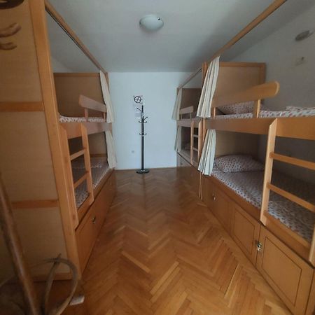 Hostel Valentin 2 สโกเปีย ภายนอก รูปภาพ