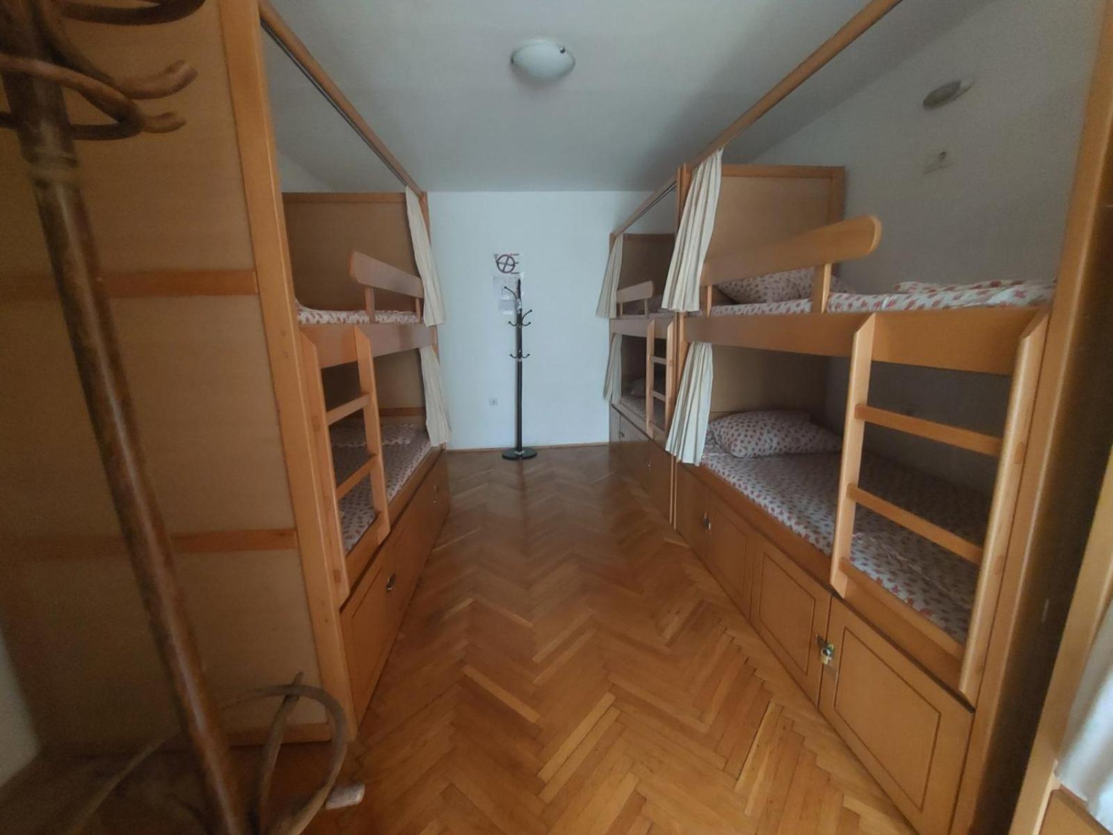 Hostel Valentin 2 สโกเปีย ภายนอก รูปภาพ