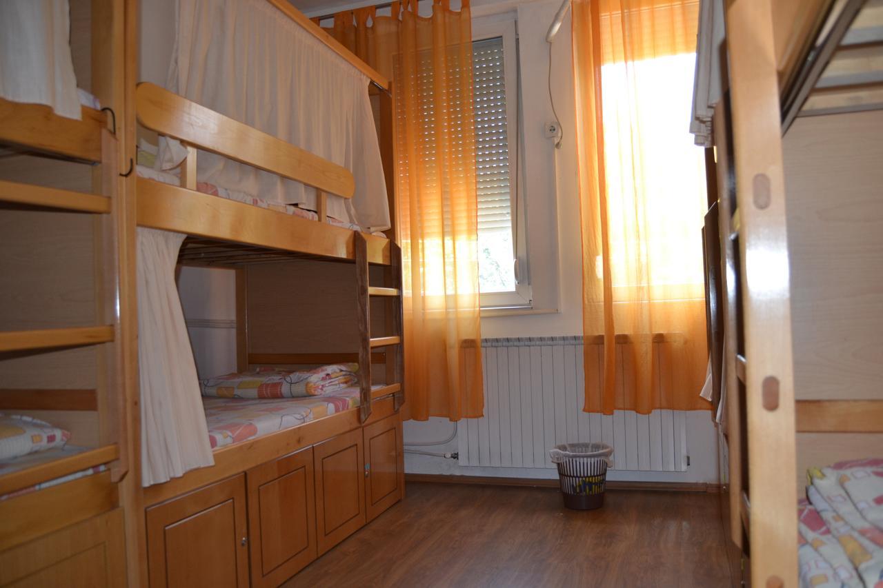 Hostel Valentin 2 สโกเปีย ภายนอก รูปภาพ