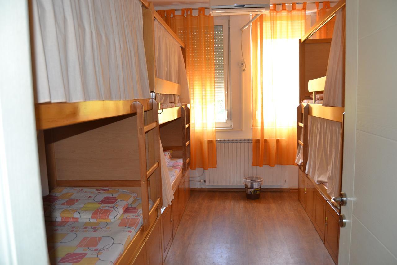 Hostel Valentin 2 สโกเปีย ภายนอก รูปภาพ