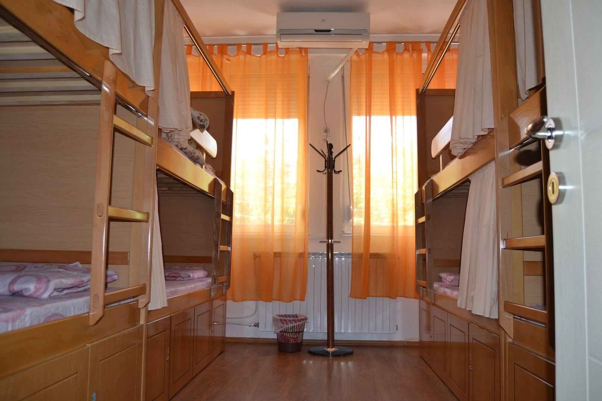 Hostel Valentin 2 สโกเปีย ภายนอก รูปภาพ