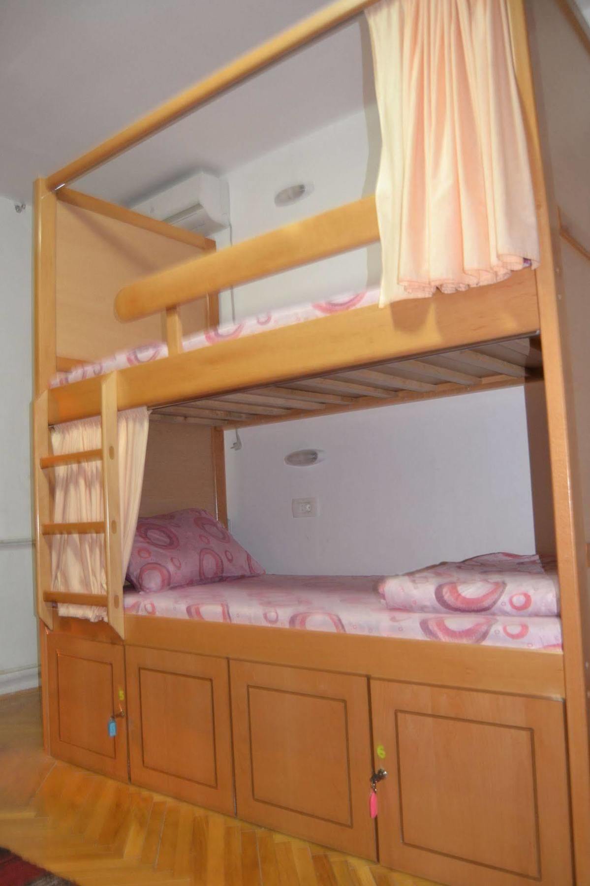 Hostel Valentin 2 สโกเปีย ภายนอก รูปภาพ